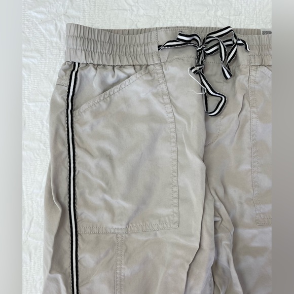 Banana Republic tan jogger. - Picture 5 of 5
